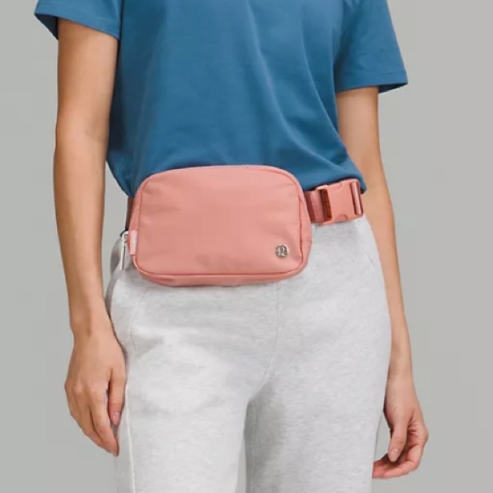 Lululemon Everywhere belt bag pink